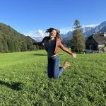 DIE BERGRETTER Viktoria Ngotsé mit Grüßen aus der Ramsau am Dachstein
